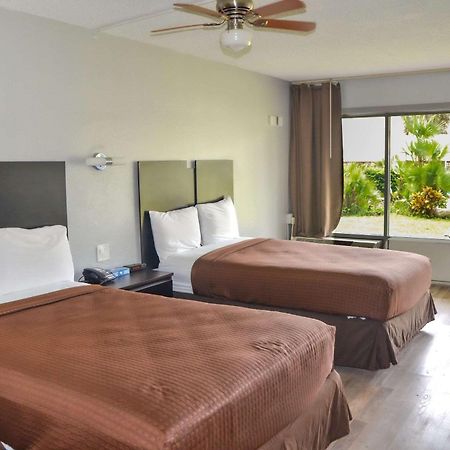 Rodeway Inn Sun City Center Екстериор снимка