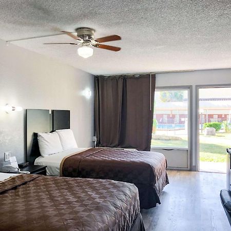 Rodeway Inn Sun City Center Екстериор снимка