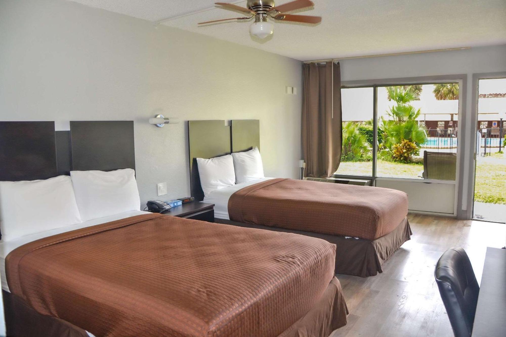 Rodeway Inn Sun City Center Екстериор снимка
