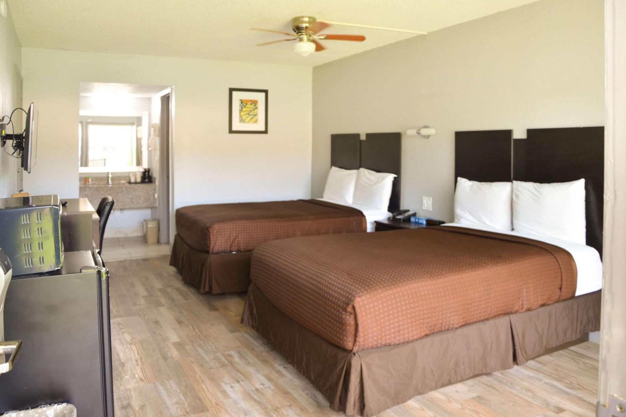 Rodeway Inn Sun City Center Екстериор снимка