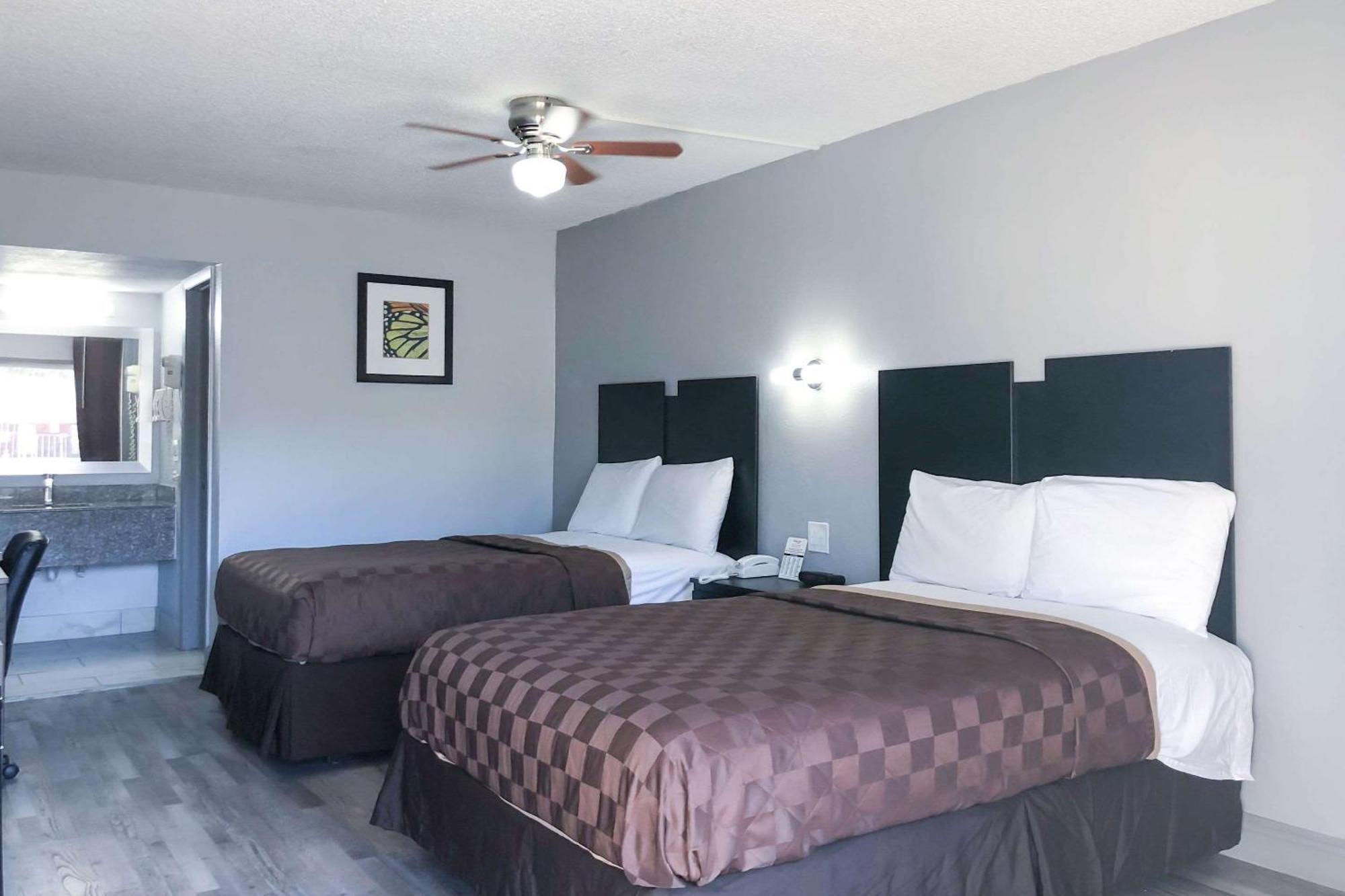 Rodeway Inn Sun City Center Екстериор снимка