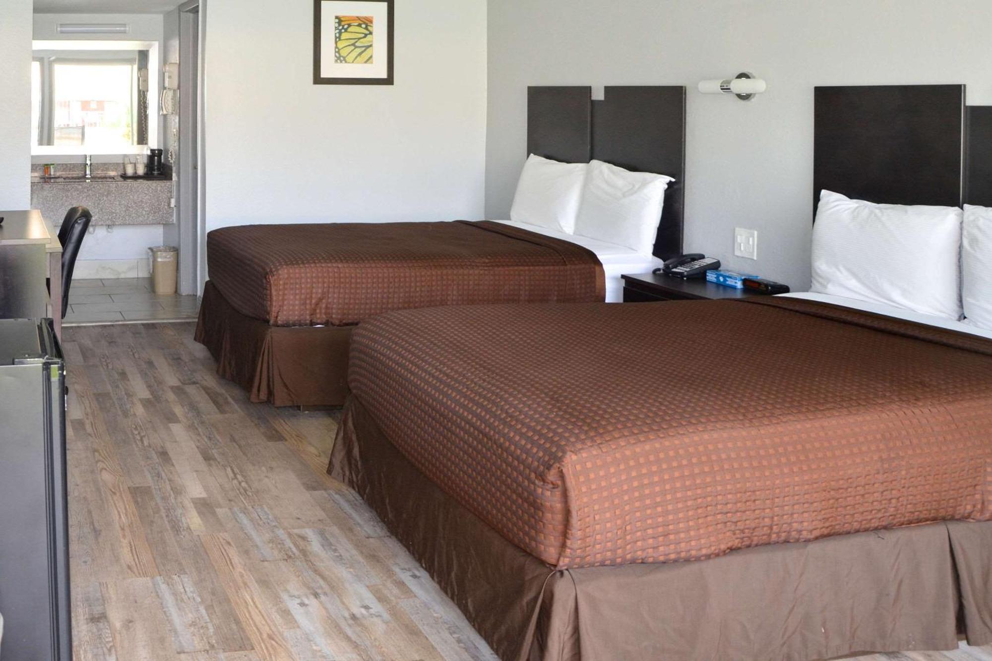 Rodeway Inn Sun City Center Екстериор снимка