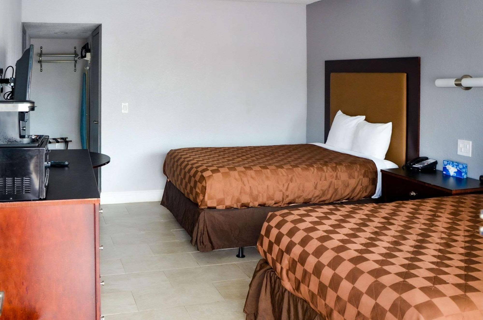Rodeway Inn Sun City Center Екстериор снимка