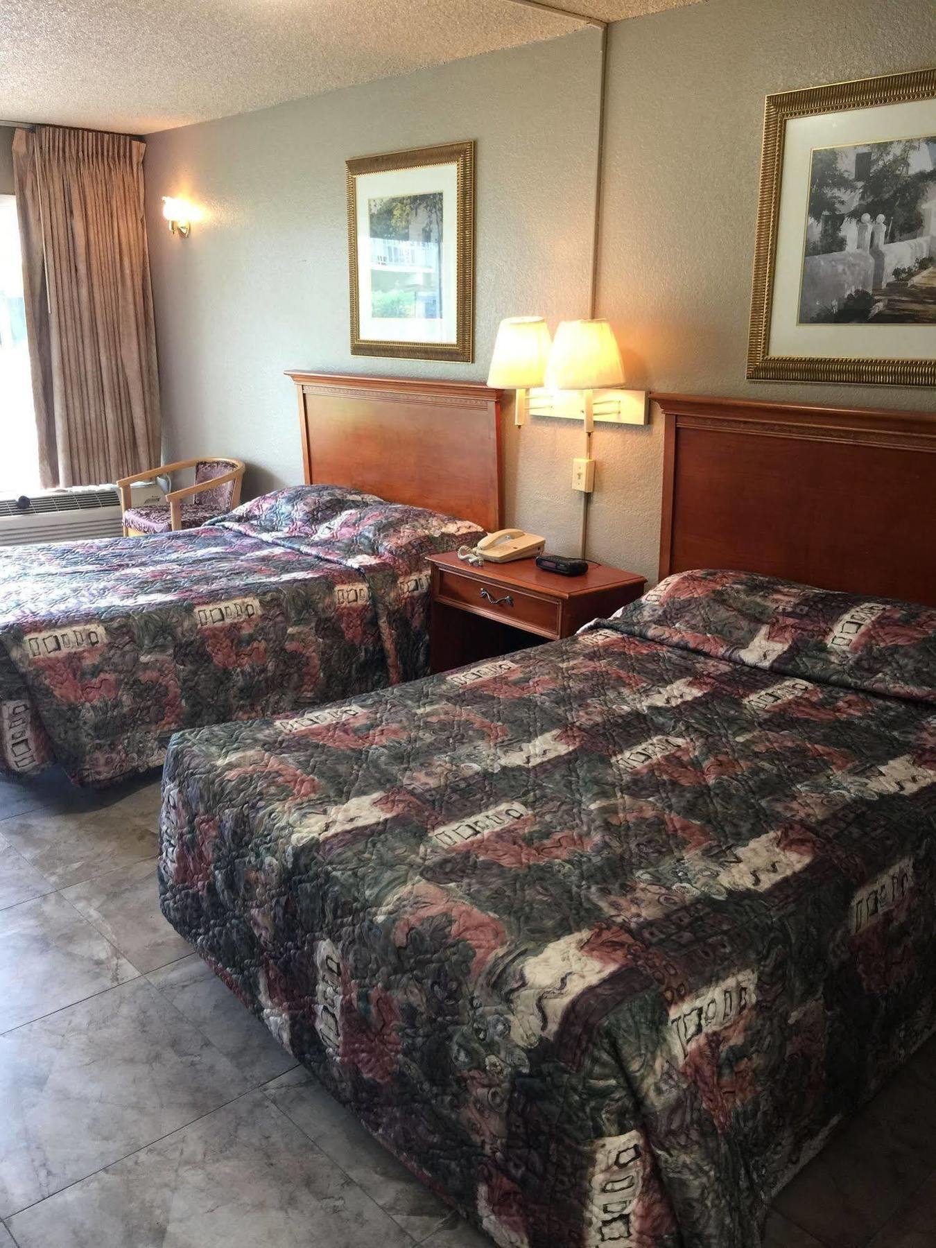 Rodeway Inn Sun City Center Екстериор снимка