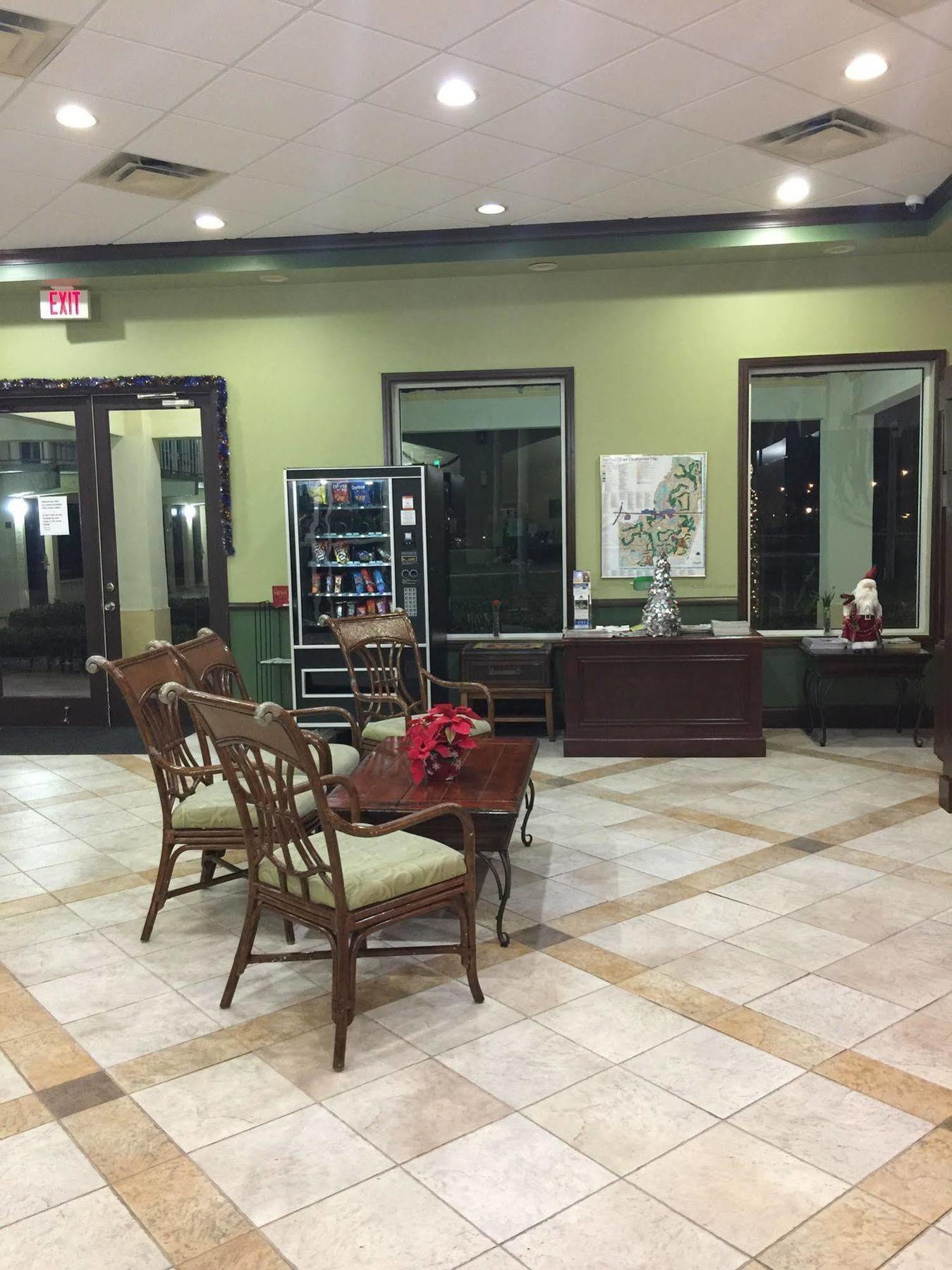 Rodeway Inn Sun City Center Екстериор снимка