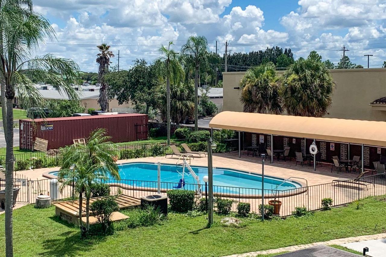 Rodeway Inn Sun City Center Екстериор снимка
